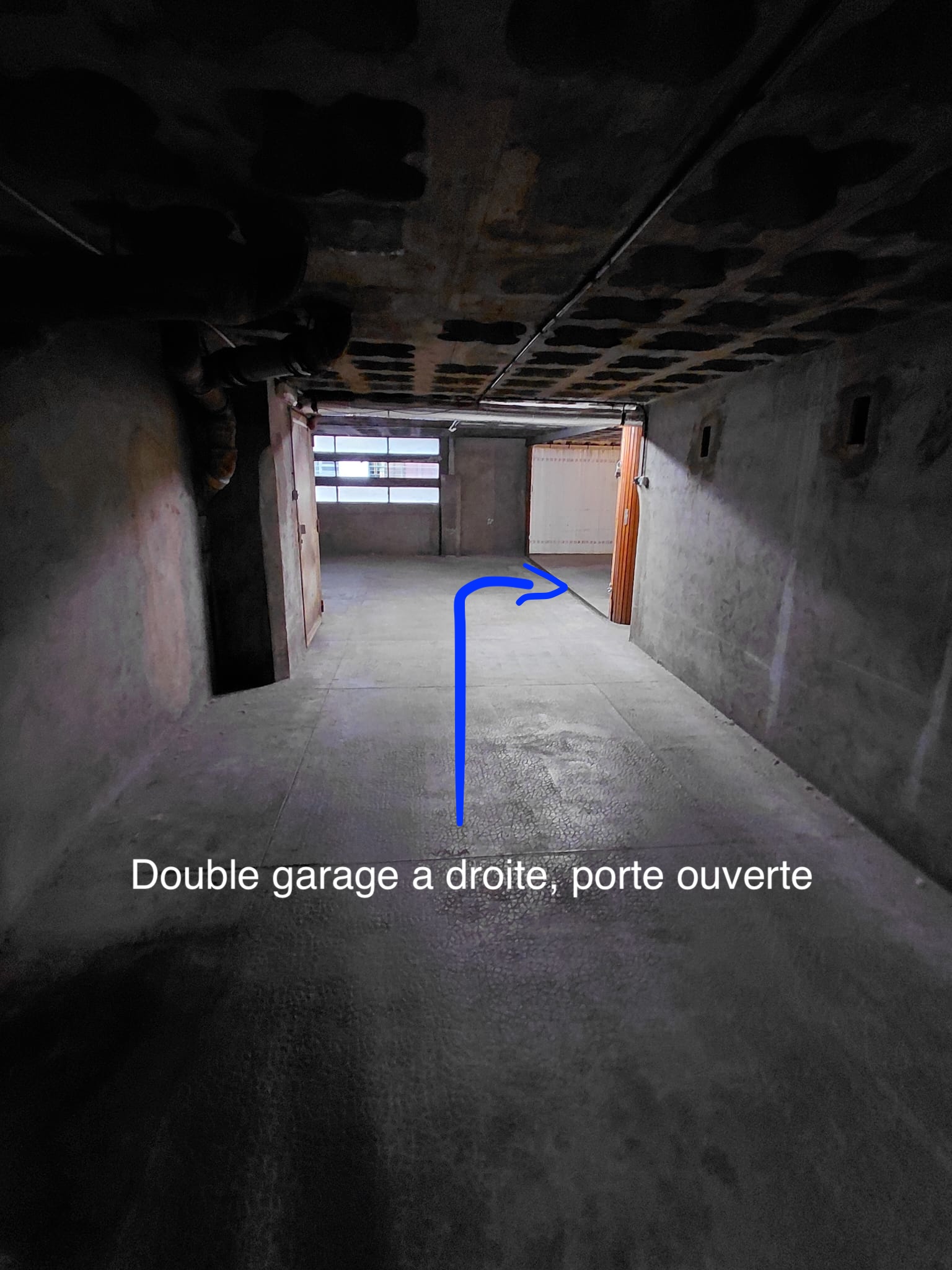 Double garage à droite